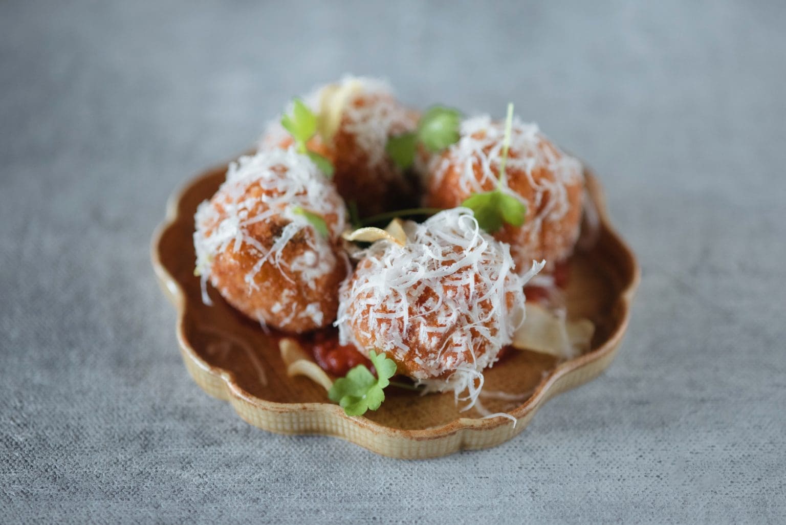 What is the difference between arancini and rice balls?